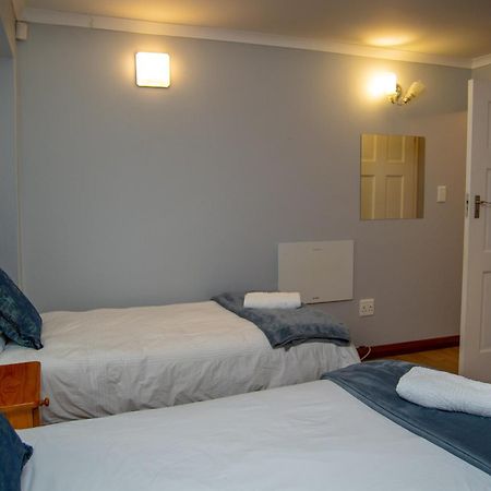 Great White Accommodation Kleinbaai Exteriör bild
